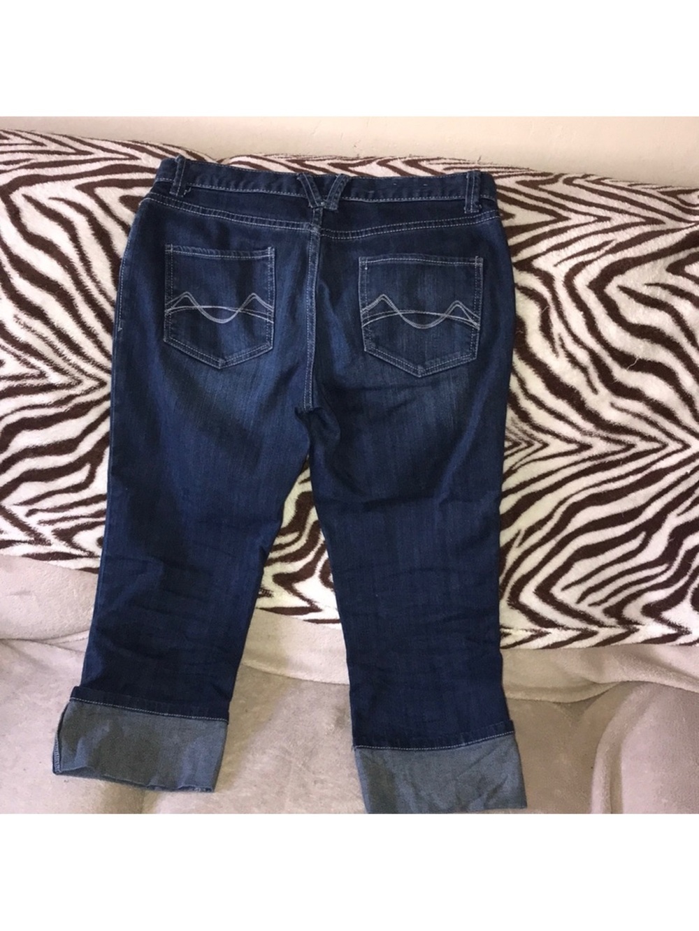 Mossimo supply co size 7 Dark Blue Women’s capri Jeans - Classic Cuff